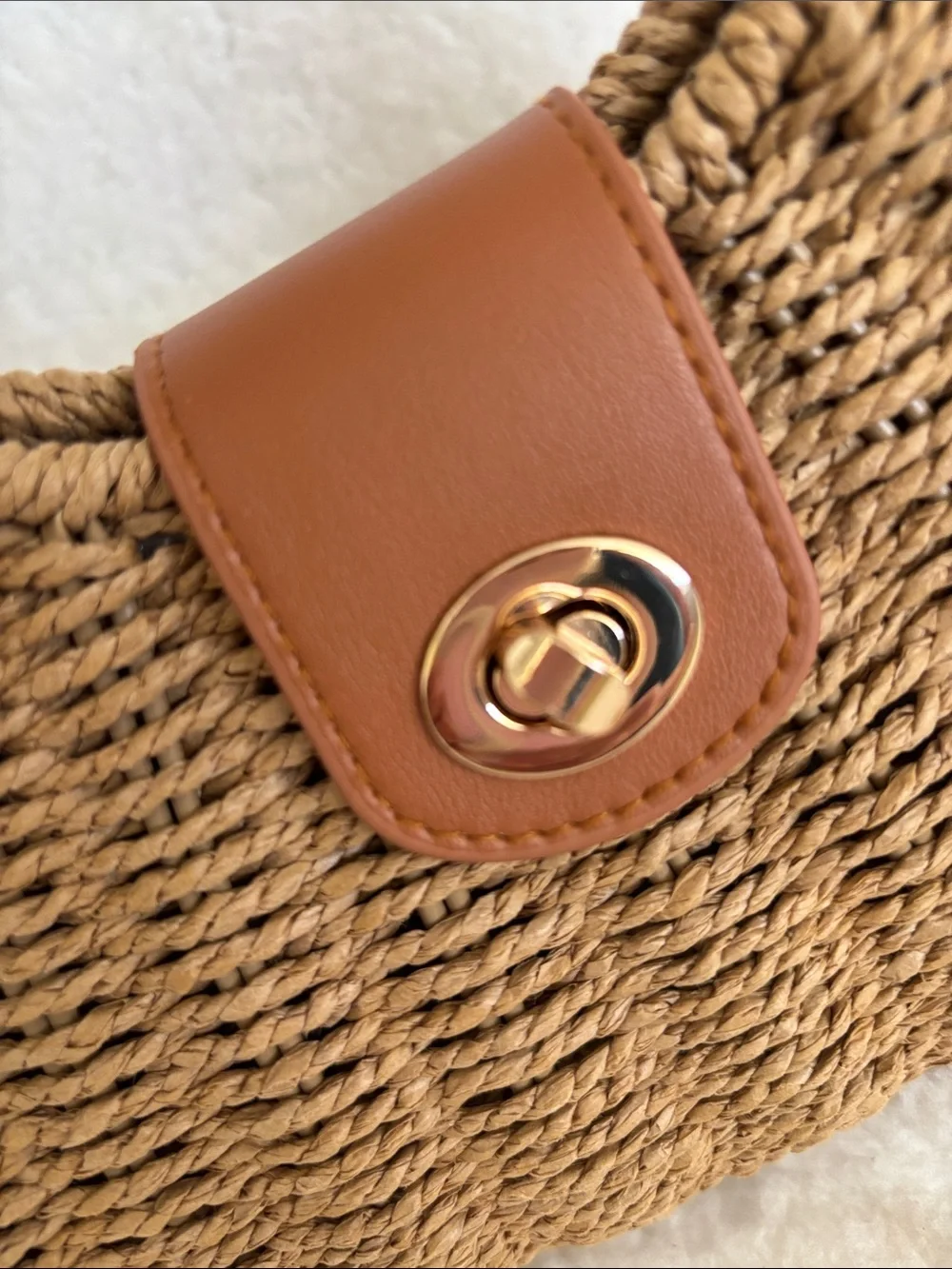 Tommy Bahama Woven Straw Crossbody Bag with Gold Chain - Picture 6 of 11